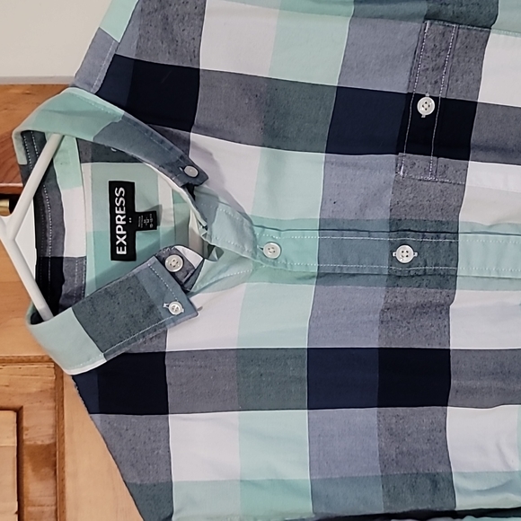 Express button up - Picture 2 of 5